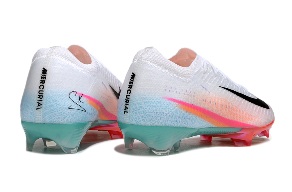 Full view of Nike Air Zoom Mercurial Vapor XVI Elite FG football boots with Sam Kerr's style