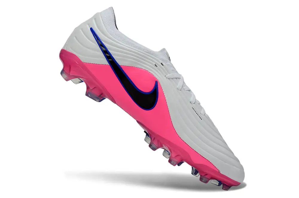 Nike Tiempo Legend Maestro Elite FG football boot in action