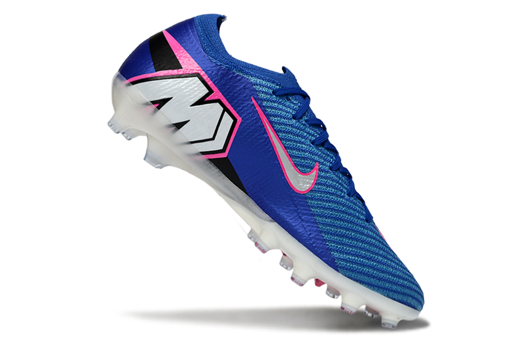 Soccer player wearing Nike Mercurial Vapor XVI Elite AG Attack Pack