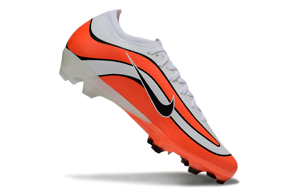 Nike Air Zoom Mercurial Vapor XVI R9 Elite Football Boots in action.