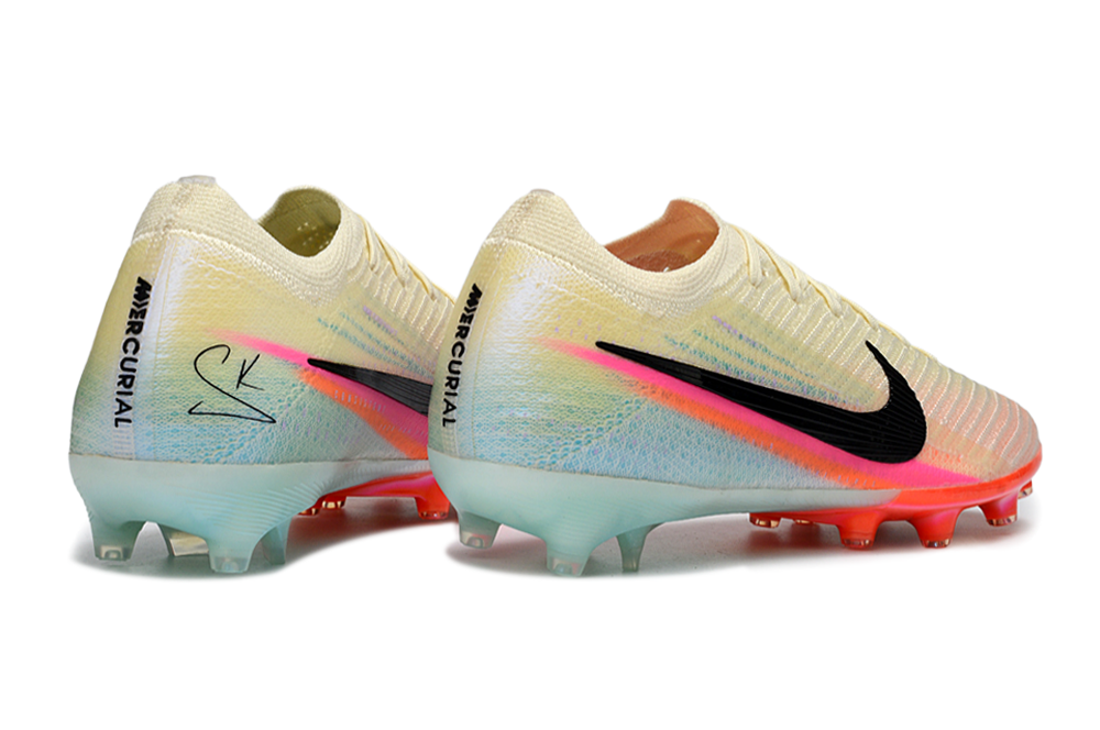 Custom Nike Mercurial Vapor XVI Elite AG football boots designed by Sam Kerr for exceptional performance and style.