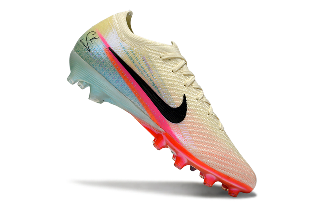 Professional Nike Mercurial Vapor XVI Elite AG football boots created in collaboration with Sam Kerr for advanced players.