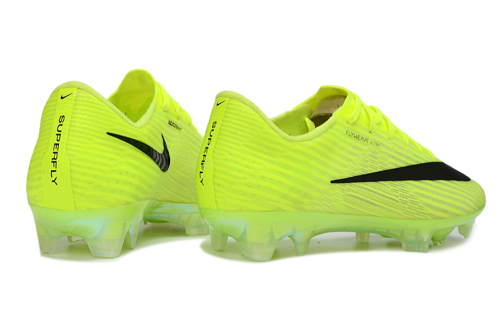 Detailed look at the advanced features of the Nike Air Zoom Mercurial Vapor XVII Elite Football Cleats.
